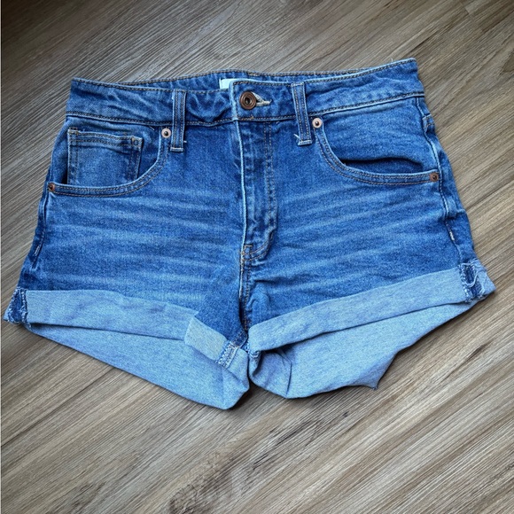 Pants - Women mid-rise shorts